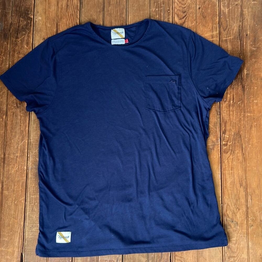 Women’s Tracksmith T shirt New England navy blue short sleeve running shirt